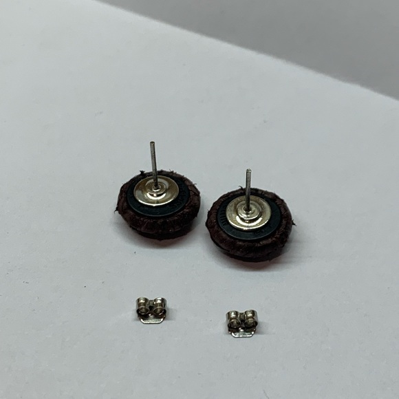 One of a kind earrings 🤎 - Picture 4 of 4